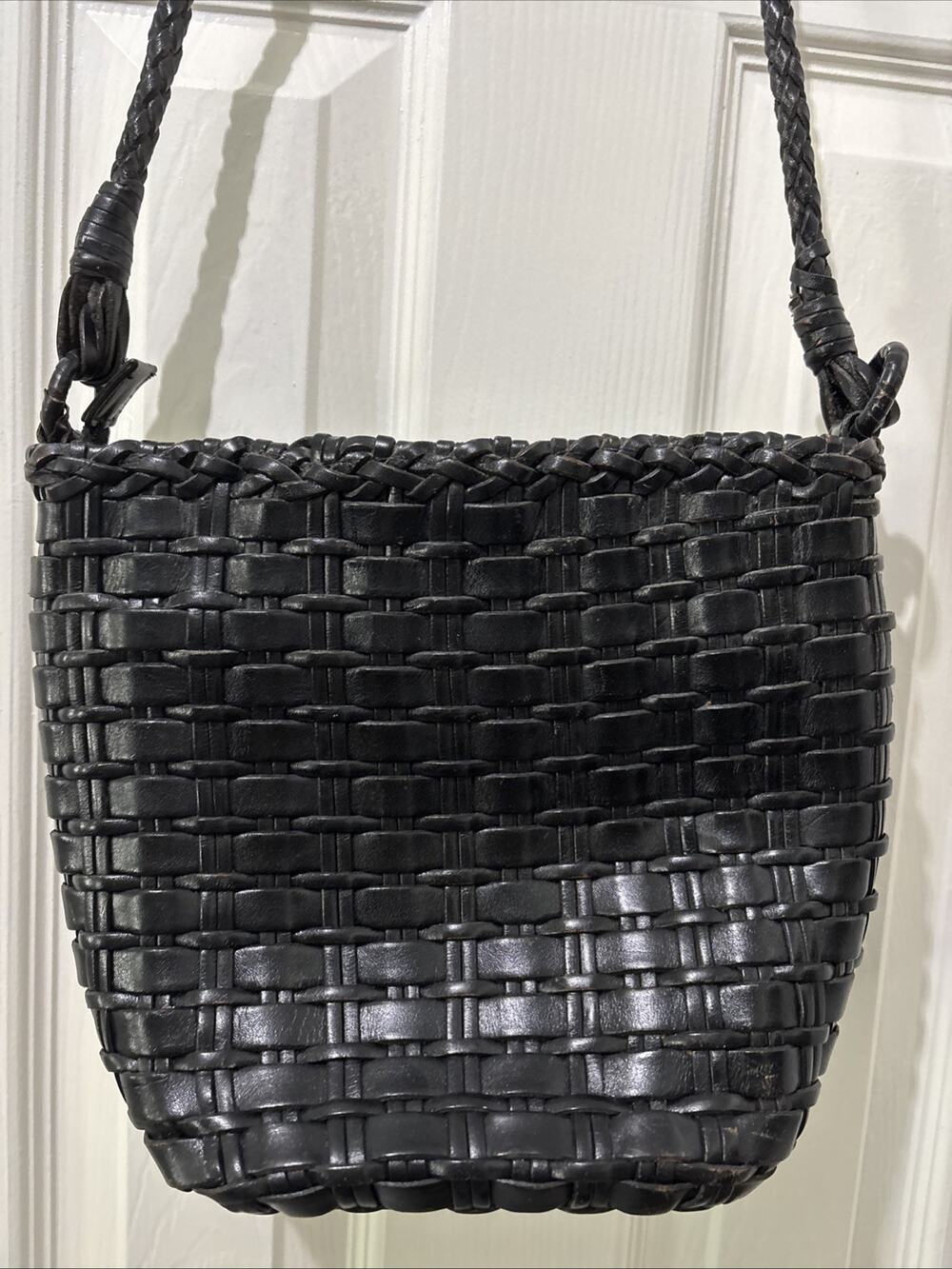 Valerie Stevens basket-weave black leather crossbody purse Braided Strap 90s VTG